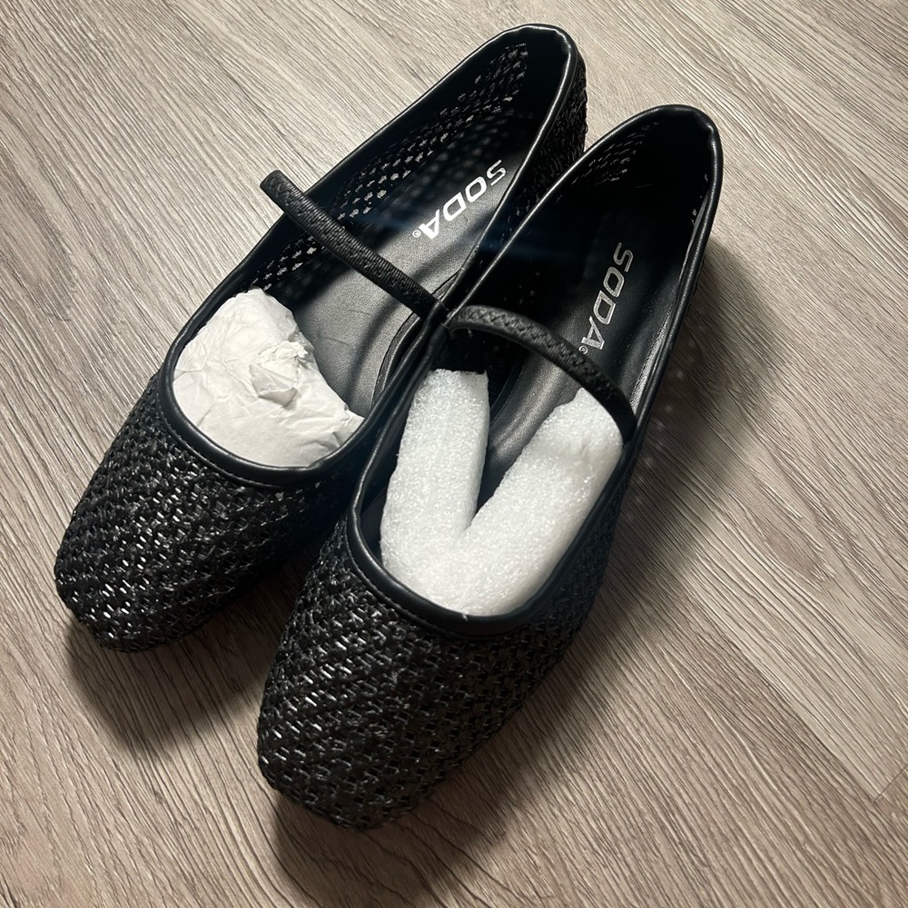 Soda Women's Black Textured Loafers